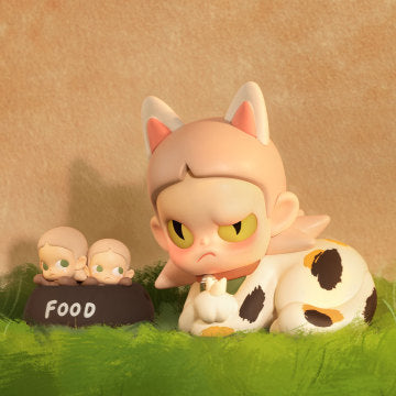 Zsiga Fussy Cat Figure